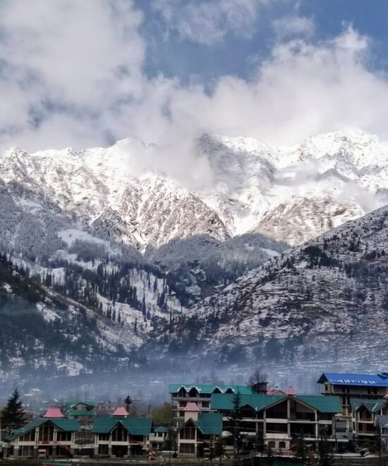 4 Nights 3 Days Manali Honeymoon Package